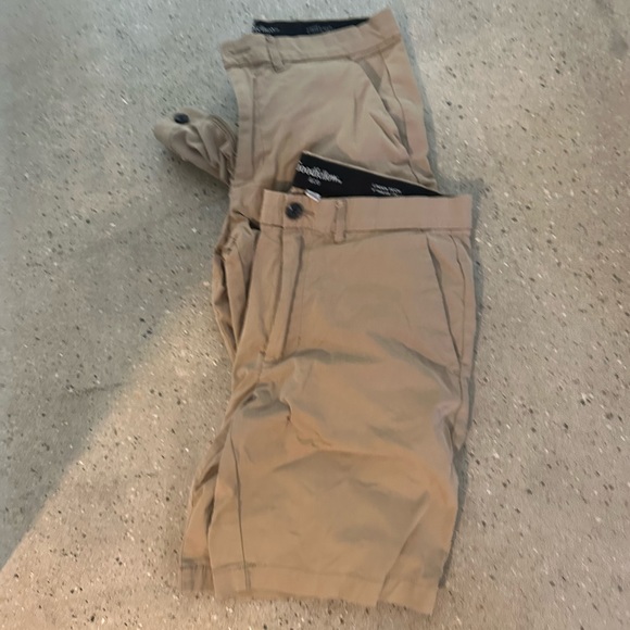 Men’s tan shorts (size 32). Great for uniform! - Picture 2 of 4